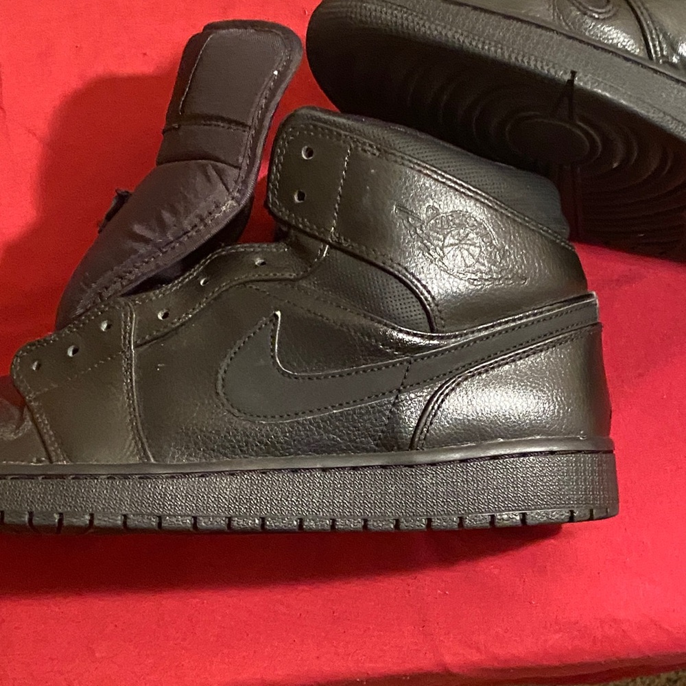 Air Jordan 1 mid triple black 13Sneakers no box no return
